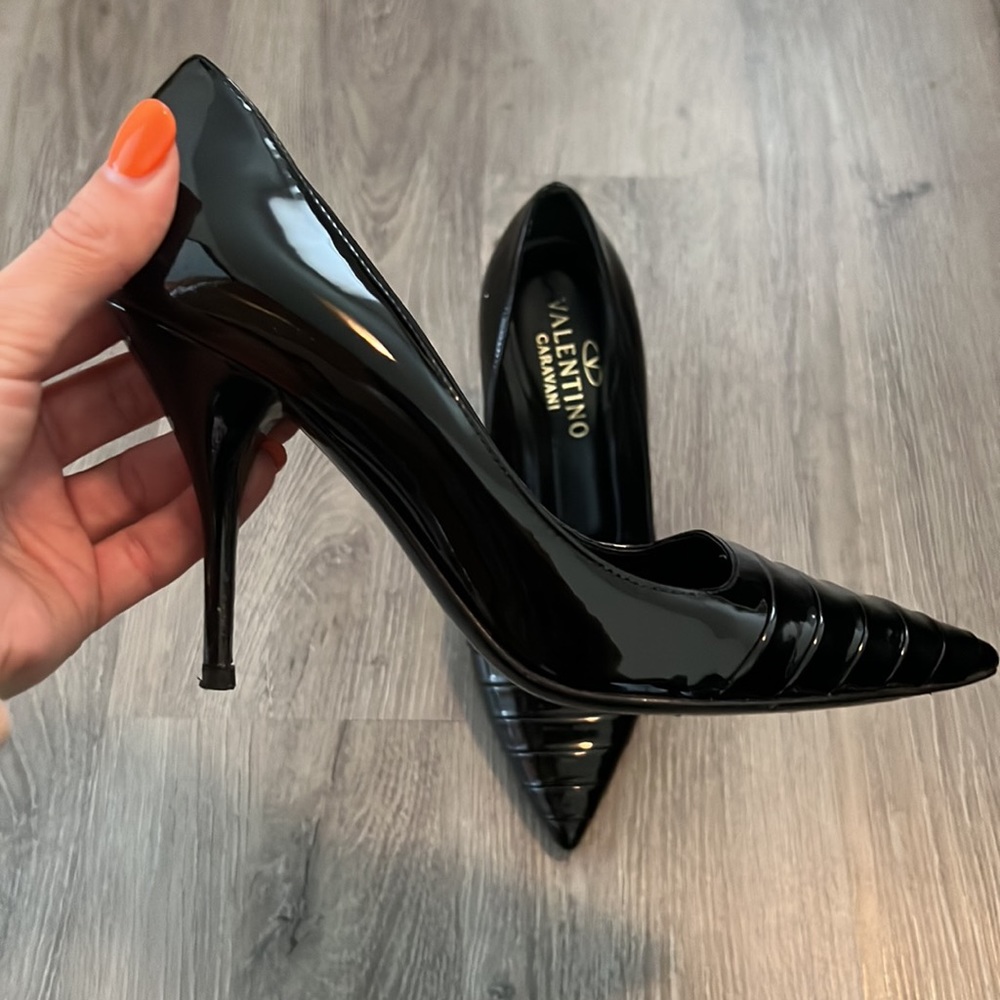 Valentino Garavani beautiful shoes 🖤. Size 36 (6) - Picture 3 of 7